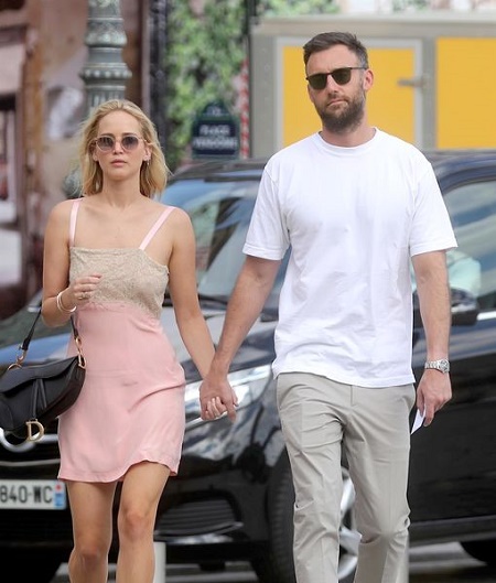 Jennifer Lawrence and her fiance, Cooke Maroney holding eachother hand.Know about her boyfriend,fiance,married,date.