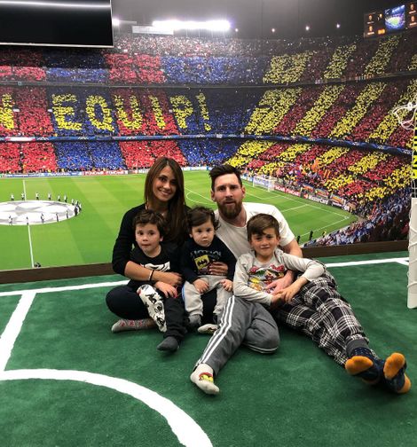 Thiago Messi Roccuzzo with his family