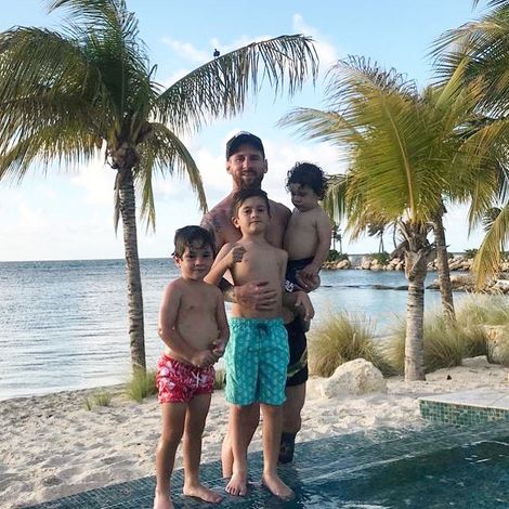Thiago Messi Roccuzzo with her father, Lionel  Messi  and two siblings. Know more about Messi's elder son Thiago Messi