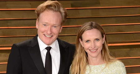 Liza Powel O’Brien and Conan Christopher O’Brien tied the wedding knot on 12 January 2002.Know about her married life, husband, wedding date, venue.