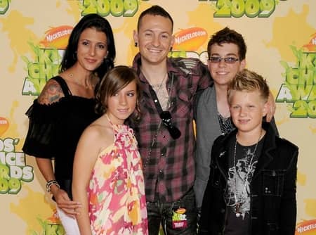 Talinda Ann and Chester Bennington with their three children at the Nickelodeon award