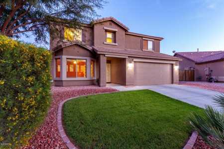 Mike Beets' family currently resides in a lavish estate located in Maricopa, Arizona
