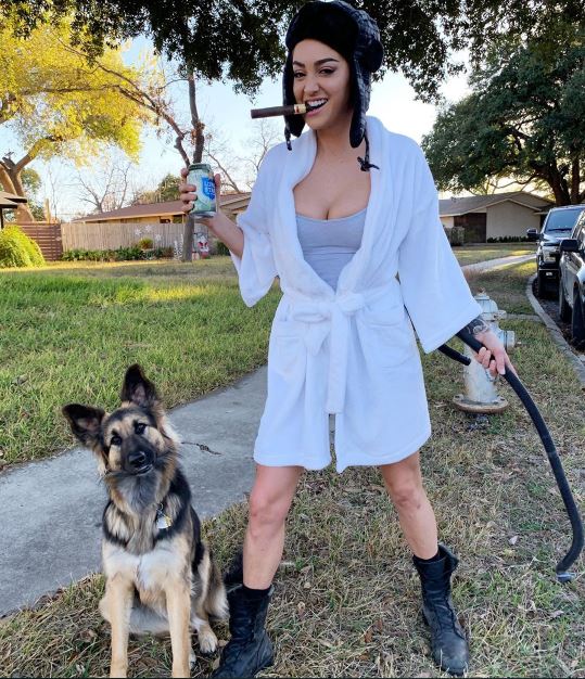 Heather Lynn with her pet dog, Arya. Know more interesting things about Lynn's personal life.