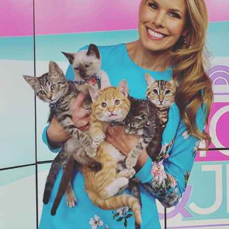 Beth Ostrosky Stern is carrying her cats and kittens in her hands. Know more about her family background?