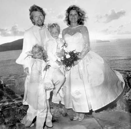 Clare Sarah Branson's parents, Richard Branson and Joan Templeman with their kids at their wedding ceremony