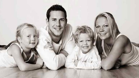Ant Anstead with his former wife, Lousie Anstead and two kids