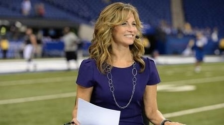 Suzy ready for broadcasting before the NFL match