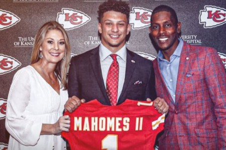 Patrick Mahomes with his parents.