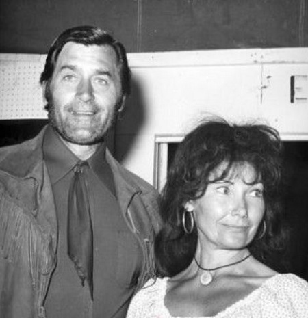 Giselle Hennessy was married to an actor Clint Walker from 1974 to 1994.