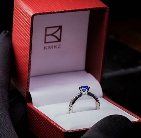 The Platinum Ceylon Sapphire ring created by Pablo Cimadevila (Kamikaze Jewels).