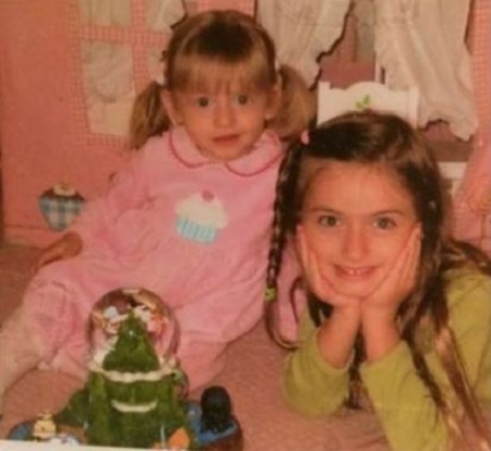  The childhood image of Nicole Berger (right) with her younger sister Isabella Berger (left).