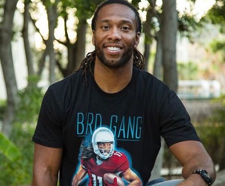 The Arizona Cardinals wide receiver Larry Fitzgerald Jr is living a single life as of November 2020.