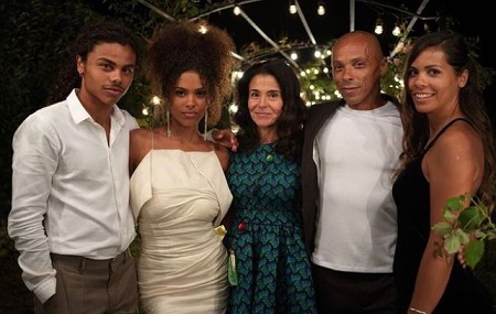  The IMG Model Tina Kunakey (second from left) pictured with her parents Nadia (mother), Robin Kunakey (father), and siblings Kassy (right), Zakari Kunakey (left).