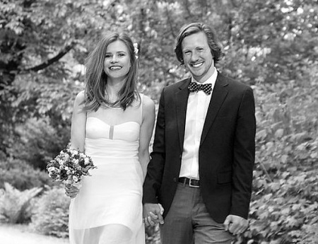 The actress Caroline Palmer is married to a photographer, director, Mike Palmer since 2014.