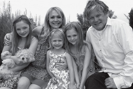 Barbara Alyn Woods and Her Husband John Lind With Their Three Daughters
