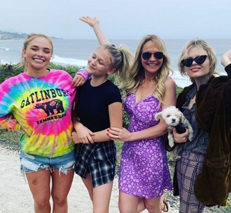Barbara Alyn Woods With Her Three Daughters, Natalie, Emily and Alyvia