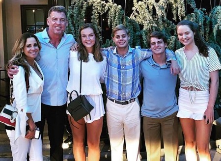 Alexa Marie (right) with her dad Troy, sister Jordan (second from left), step-mother Catherine Mooty (left), and half-brothers Luke (second from right) and Val Mooty.