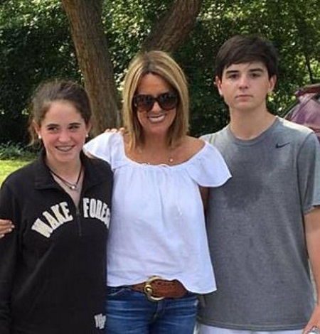 Merri Kelly Hannity (left) with her mother Jill Rhodes and elder brother Sean Patrick Hannity Jr.