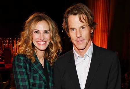 The actress Julia Roberts and the cinematographer Daniel Moder are married since July 4, 2002.
