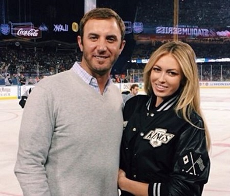 The professional golfer Dustin Johnson and Paulina Gretzky got engaged in August 2013.