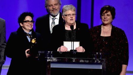 Leslie Ann Jones win the best engineered album, classical at the 62nd Annual Grammy Award