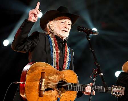 Willie Nelson performing on the 2020 Grammy Ceremony