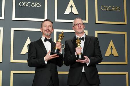 Mark Taylor and Stuart Wilson holding their Oscar Awards after listing at the first in the category of the Best Sound Mixing 