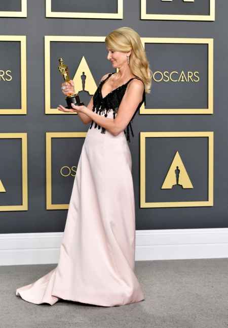 Laura Dern got her first Oscar Award as the Best Supporting Actress