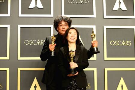 Kwak Sin-ae and Bong Joon-ho win the Best Picture Oscar Award at the 92nd Annual Academy Awards
