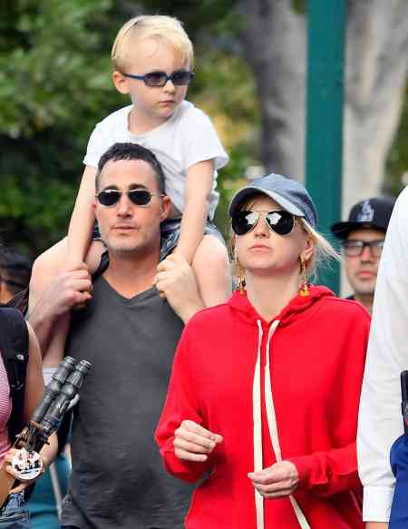 Anna Faris and her fiance, Michael Barrett spending quality time while Barrett carrying Jake on his shoulders