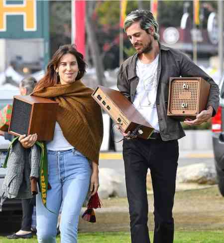 Scout Willis with her longtime partner, Jake Miller carrying a vintage stereo and two speakers. Know more about their dating life?