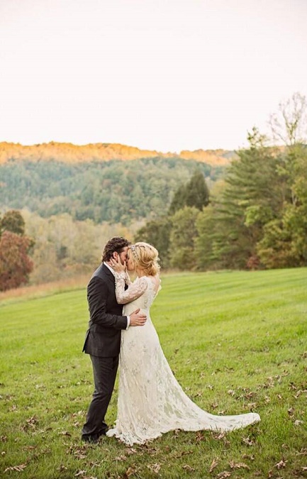 Brandon Blackstock and Kelly Brianne Clarkson had wedded on Walland, Tennessee at Blackberry Farm, in 2013.