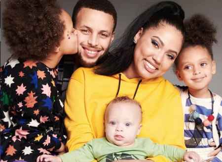Stephan curry with his family members