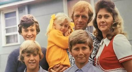 Linda Kozlowski's husband, Paul Hogan with his first wife, Noelene Edwards and their children. Want to know more about Linda's current marital status.