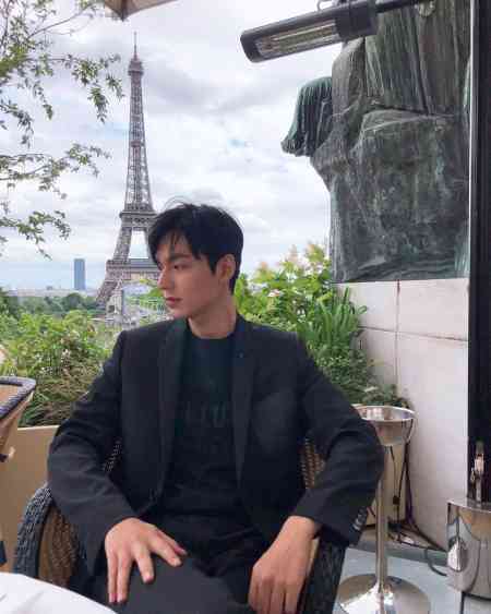 Lee Min-ho is in the city of love, Paris from the front view of Eiffel tower. Do you know about his current flame? His past girlfriend, flings and current love