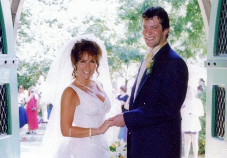 Linda Lusardi weds her actor husband, Samuel Kane in 1998