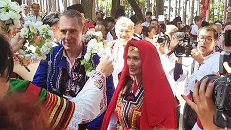 Ben and Dayana married in Bulgarian folklore festival