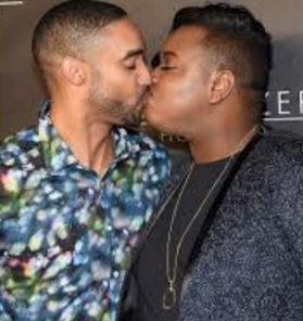 Alex Newell And Partner Zeke Thomas Kissing Each Other At An Award EventSource:lipsticalley