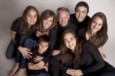 CBS News correspondent, Janet Shamlian and her husband, LeRoy shares five kids altogether.