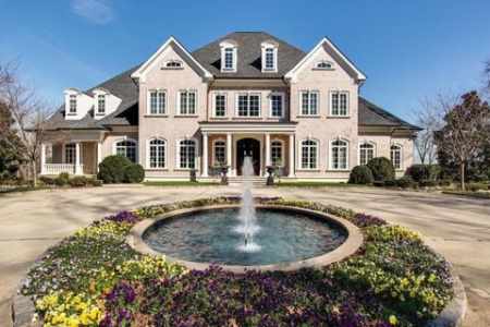Kelly owns $8.5 Million house in Henderson, Tennessee 