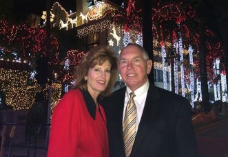 Richard Roth With His Wife Cindy Roth Having A Wonderful Vacation