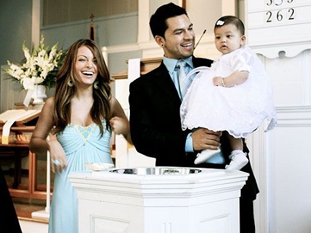 The 5 ft 2 in tall presenter, Layla marries her long term boyfriend Steven Covino on October 9, 2011.