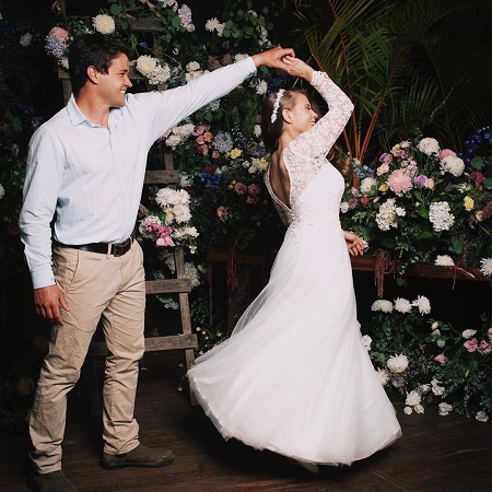 The new Bride, Bindi Irwin Shares an Wedding Pictures on Instagram
