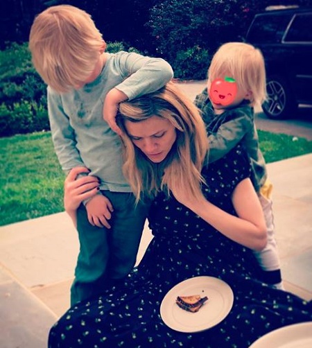 Stevie Roddick's Playing with her Brother and Mother