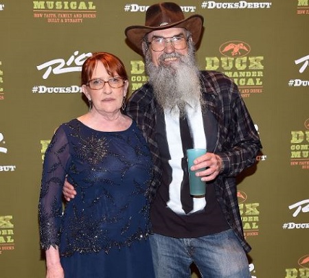  The TV personality Si Robertson is married to his wife Christine Robertson since 1971