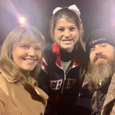 Jase Robertson (Right), Mia Robertson (Middle) and Missy Robertson (Left)
