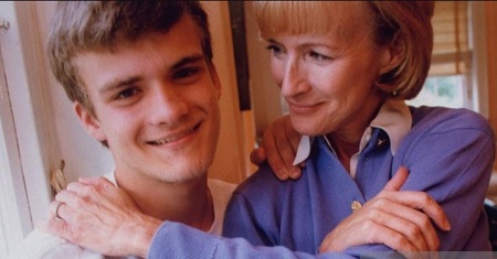 The journalist's Judy Woodruff and AI Hunt's eldest son Jeffery Hunt was born of spina bifida.