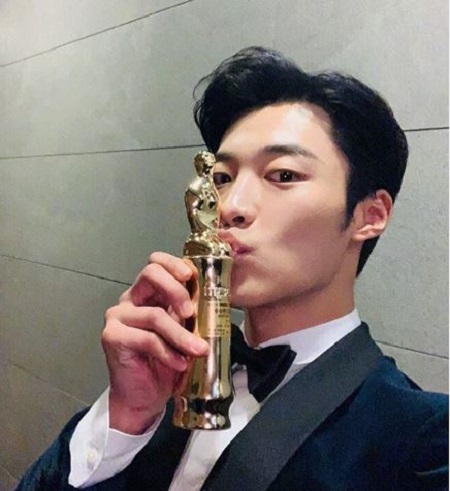 The actor Woo Do-Hwan received MBC Drama Awards for the excellent actor for the series Tempted.