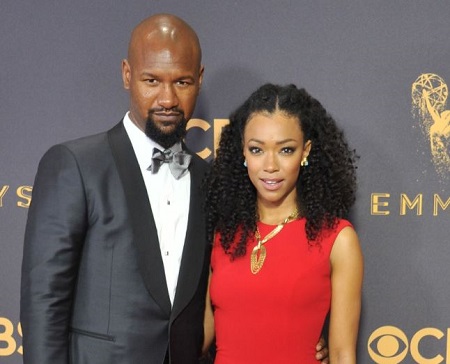  The Walking Dead actor Kenric Green is married to an actress Sonequa Martin-Green since 2010.