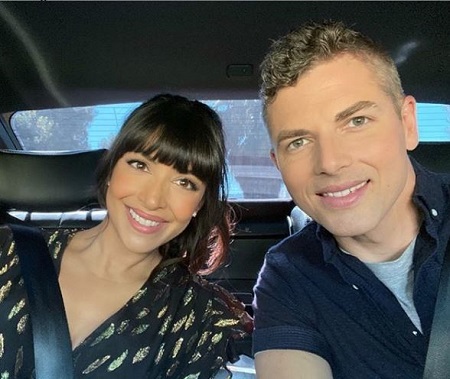 The Single Parents actress Hannah Simone is married to her husband Jesse Giddings since July 2016.